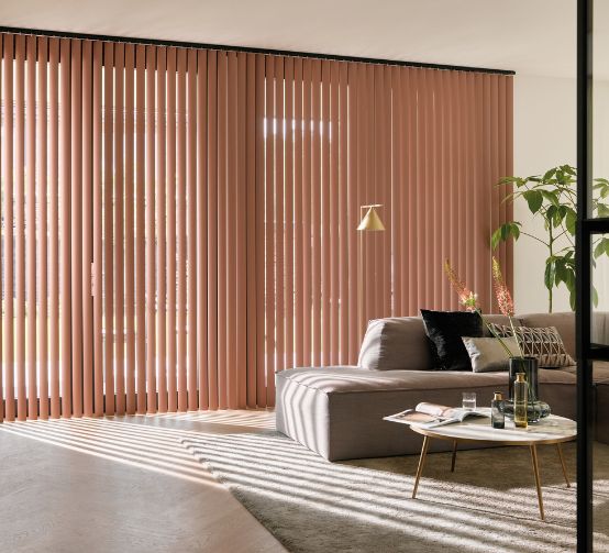 Cortinas bandas verticales en living moderno Cortinas bandas verticales en living moderno