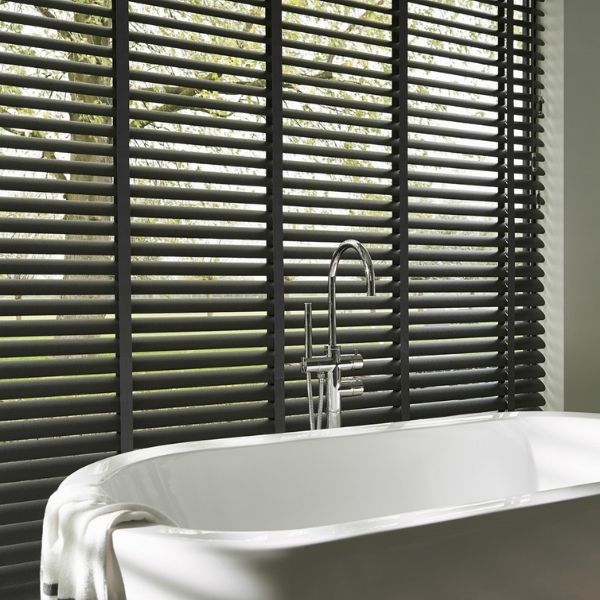 Cortinas americana de aluminio en el baño