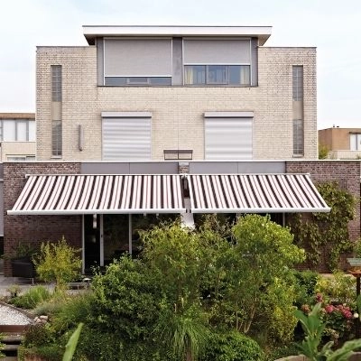 Toldos para Patios, prolonga tu espacio interior al exterior 4 toldos para patios pequeños como protección solar